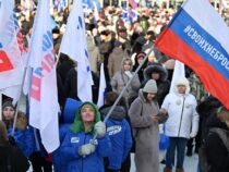 Тысячи свердловчан приняли участие в митинге-концерте «Слава защитникам Отечества» в Екатеринбурге