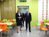 Президент России Владимир Путин осмотрел капитально отремонтированную школу №32 в Нижнем Тагиле