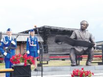 Памятник к 100-летию Самойлова