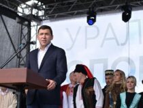 Евгений Куйвашев вместе с тысячами уральцев принял участие в праздновании Дня народов Среднего Урала