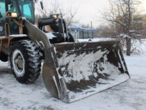 На дорогах области последствия снегопада ликвидируют 277 единиц техники