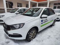 Евгений Куйвашев передал свердловским больницам 32 автомобиля Лада Гранта