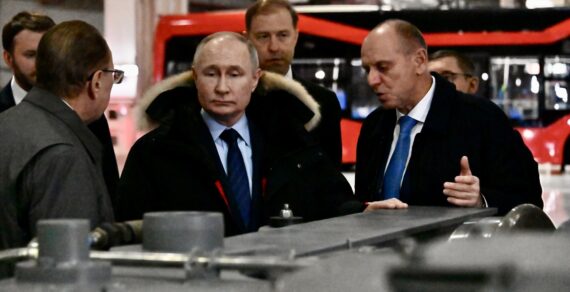 Владимир Путин оценил передовые отечественные разработки завода «Уральские локомотивы»